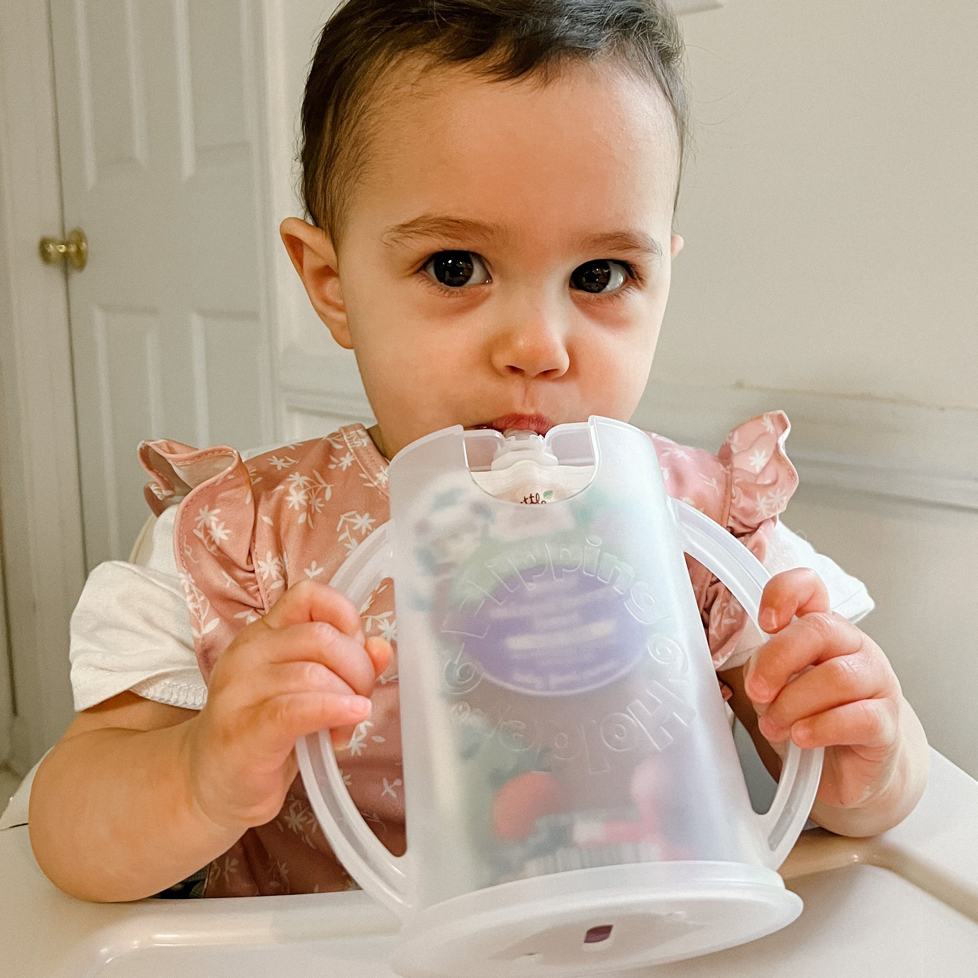 The flipping holder with lid and pouch