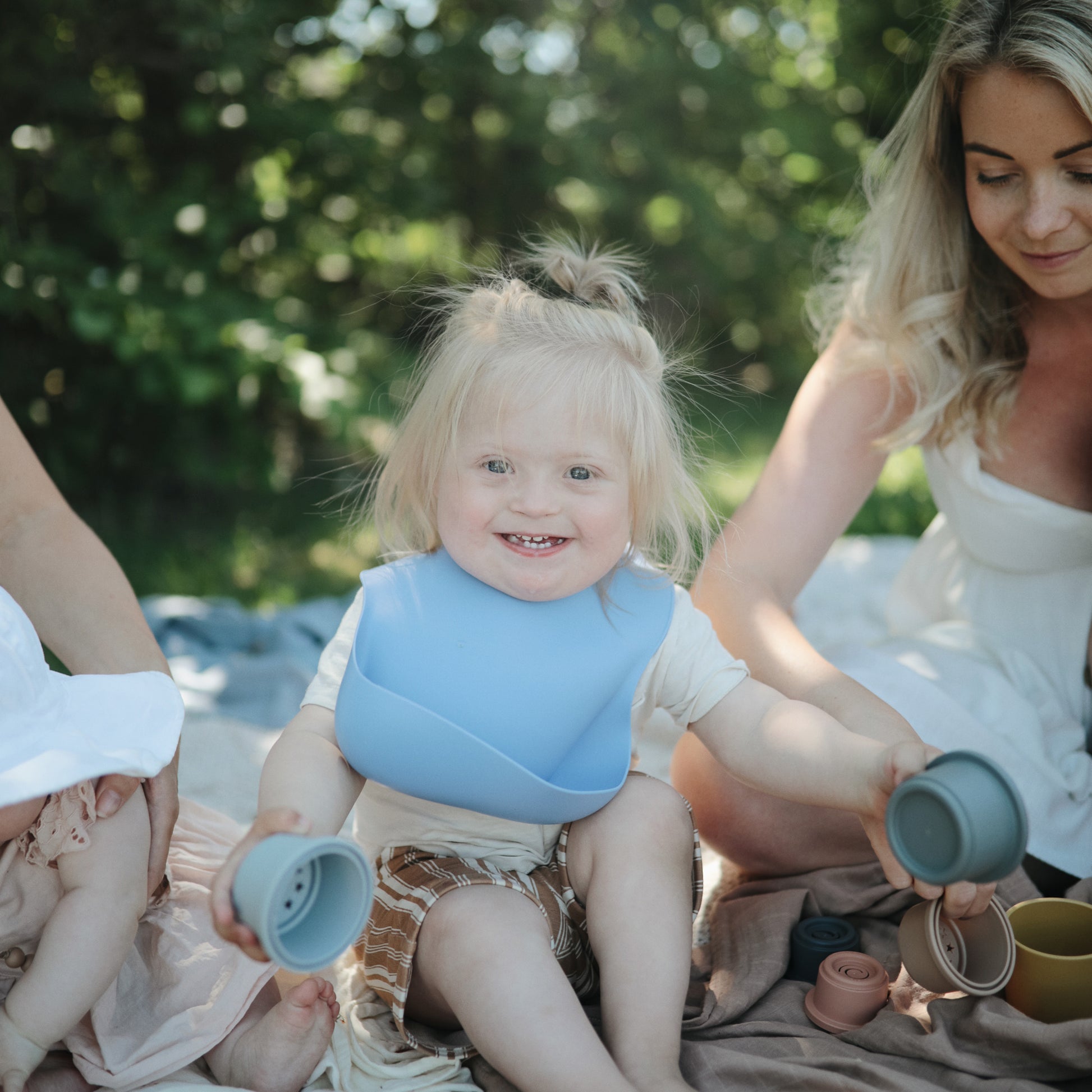 Newborn Infant Baby Mushie Blue Silicone Baby Bib. Jedbaby